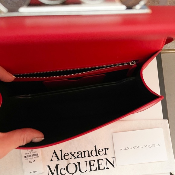 Alexander McQueen Knuckle Red Jewel Embellished Leather Cross Body Bag - Picture 9 of 15